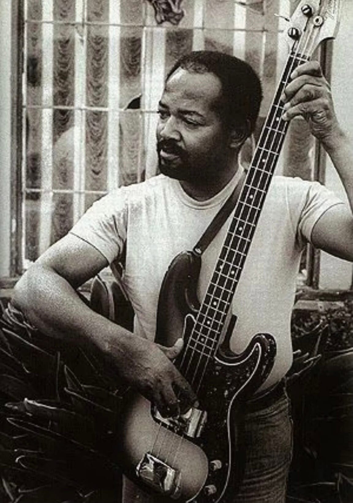 Photo of the legendary bass player James Jamerson playing his Fender Precision bass like an upright bass.